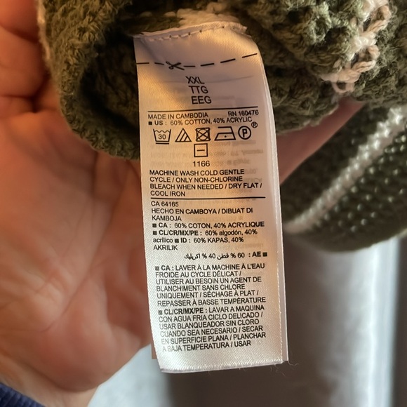 Old Navy Green and White V-Neck Sweater - Picture 5 of 5